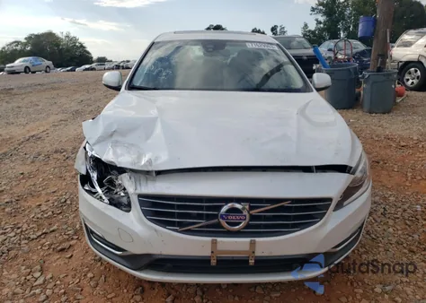 2015 Volvo S60 Premier из США, поврежденный, VIN YV140MFB4F1306892